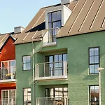 New Three-story Harbour House In Holiday home