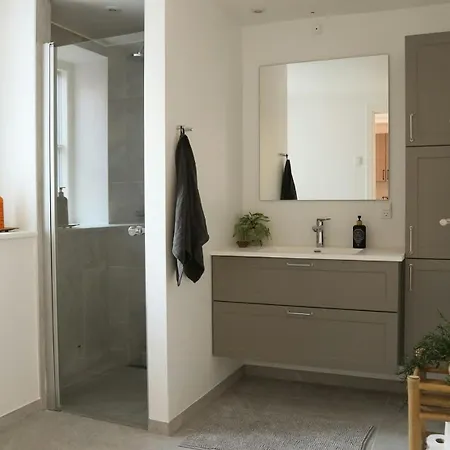 Сasa de vacaciones New Three-story Harbour House In *