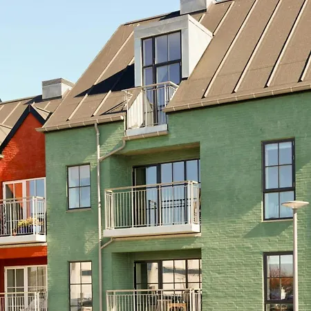 New Three-story Harbour House In Hébergement de vacances