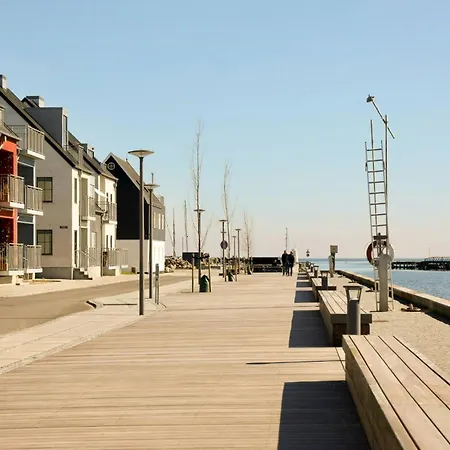 Дом отдыха New Three-story Harbour House In