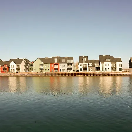 Сasa de vacaciones New Three-story Harbour House In Kerteminde